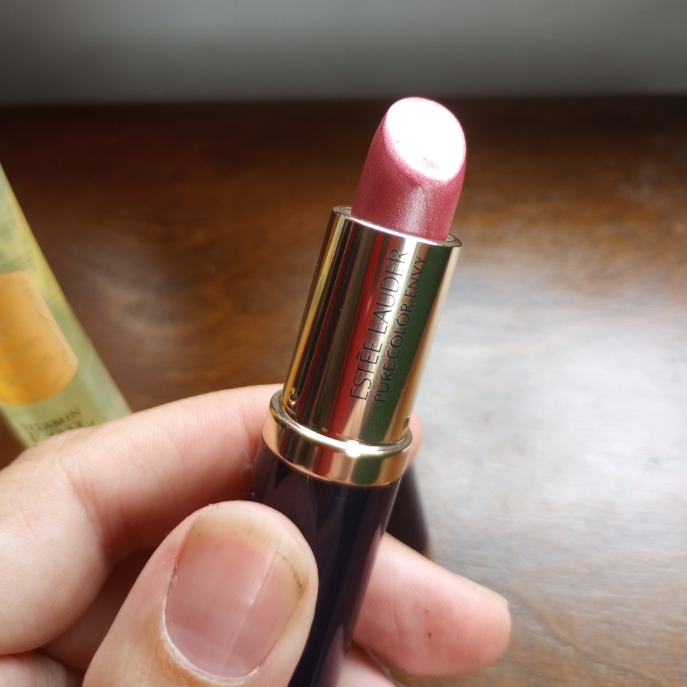 Estee Lauder Lipstick pink